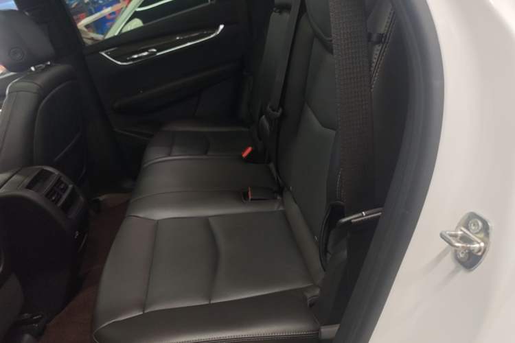 Used Cadillac XT5 2022 2.0T Four-Wheel Drive Luxury Version (Hummingbird Edition) Left Rear Seat