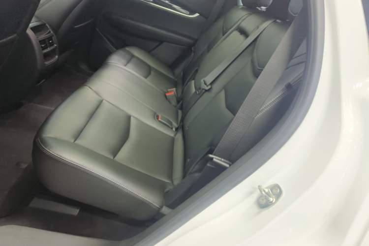 Used Cadillac XT5 2022 2.0T Two-Wheel Drive Luxury Version Left Rear Seat