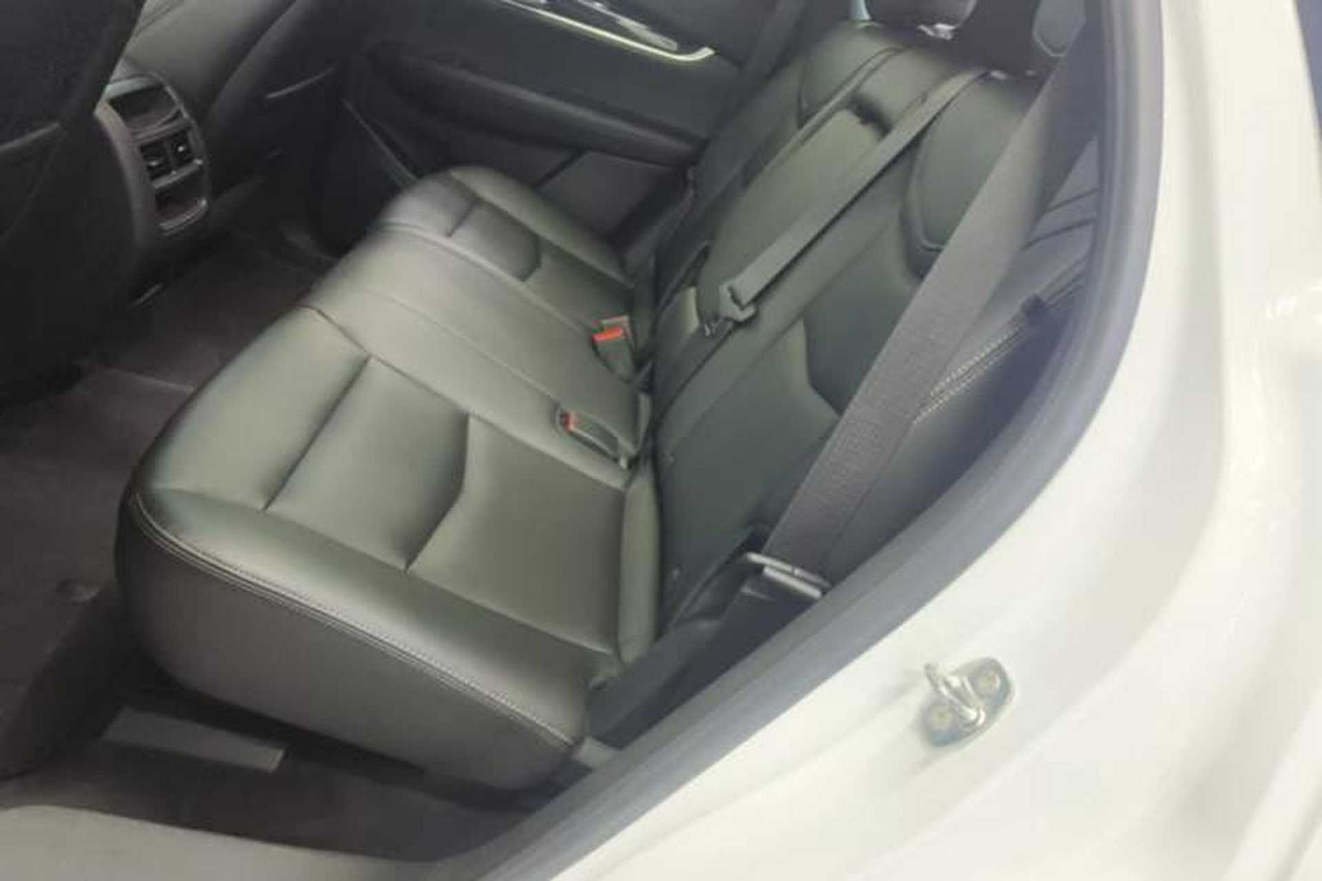 Used Cadillac XT5 2022 2.0T Two-Wheel Drive Luxury Version Left Rear Seat