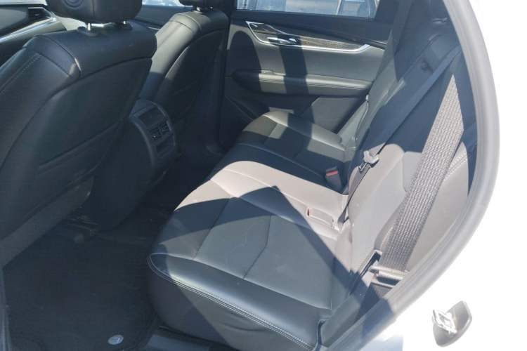 Used Cadillac XT5 2022 2.0T Four-Wheel Drive Luxury Version (Hummingbird Edition) Left Rear Seat