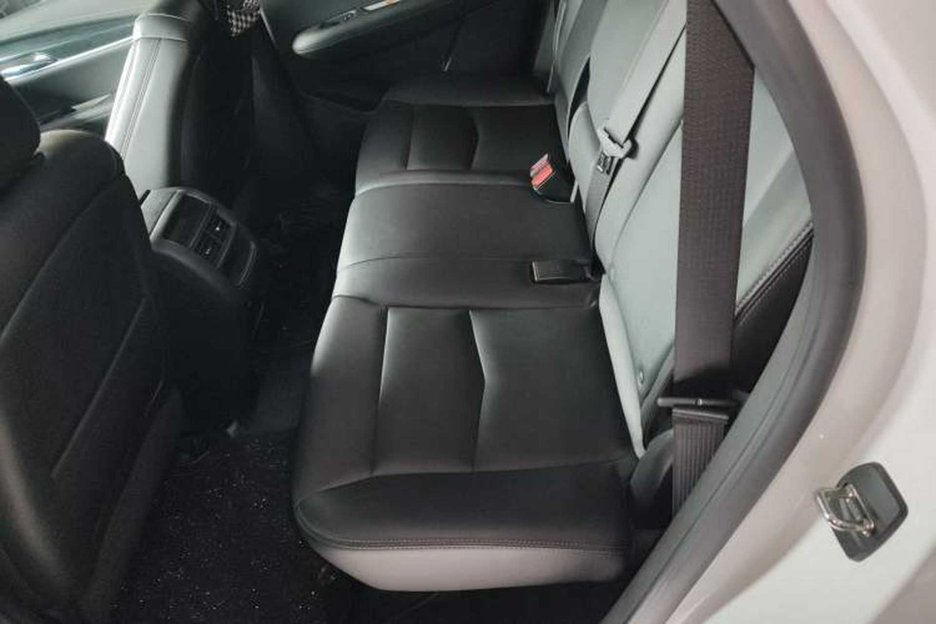 Used Cadillac XT5 2022 2.0T Two-Wheel Drive Luxury Version Left Rear Seat
