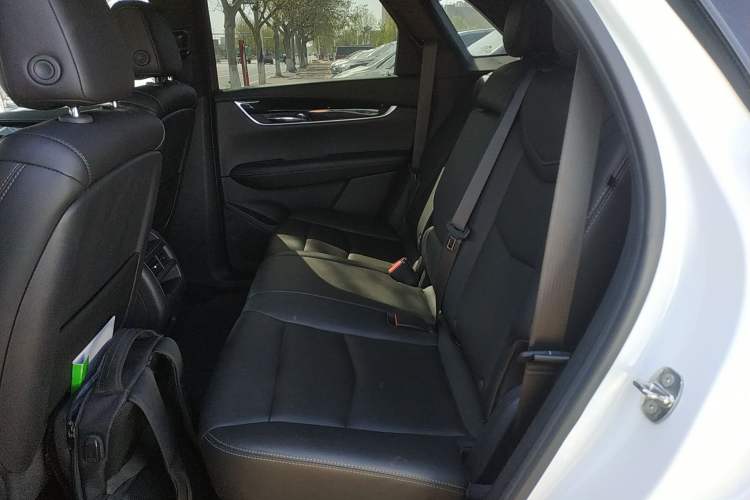 Used Cadillac XT5 2022 2.0T Two-Wheel Drive Luxury Version Left Rear Seat