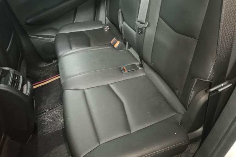 Used Cadillac XT5 2022 2.0T Two-Wheel Drive Luxury Version Left Rear Seat