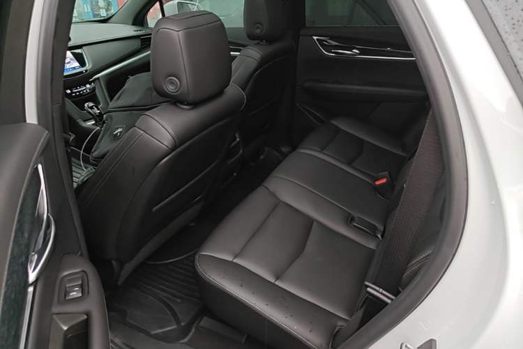 Used Cadillac XT5 2022 2.0T Two-Wheel Drive Luxury Version Left Rear Seat