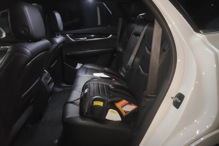 Used Cadillac XT5 2022 2.0T Two-Wheel Drive Luxury Version Left Rear Seat
