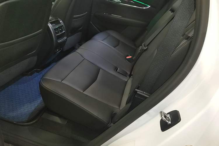 Used Cadillac XT5 2022 2.0T Four-Wheel Drive Luxury Version Left Rear Seat