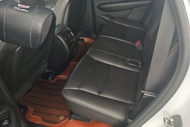 Used Cadillac XT5 2022 2.0T Two-Wheel Drive Luxury Version Left Rear Seat