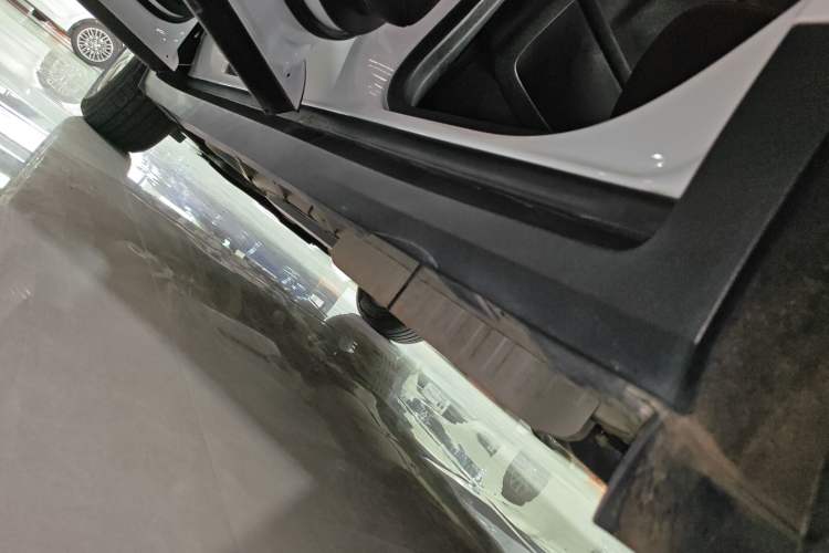 Used Cadillac XT5 2022 2.0T Two-Wheel Drive Luxury Version Left Side Sill