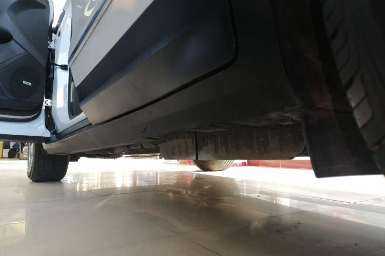 Used Cadillac XT5 2022 2.0T Two-Wheel Drive Luxury Version Left Side Sill