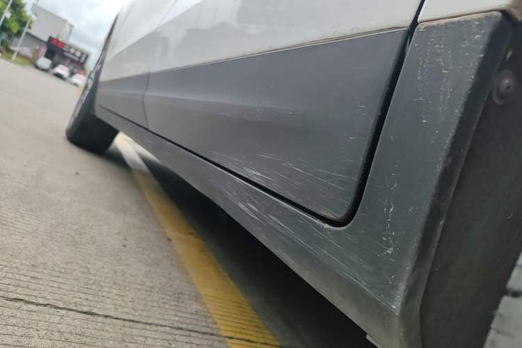Used Cadillac XT5 2022 2.0T Four-Wheel Drive Luxury Version (Hummingbird Edition) Left Side Sill