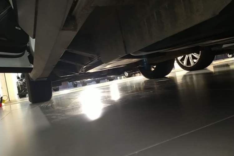 Used Cadillac XT5 2022 2.0T Four-Wheel Drive Luxury Version (Hummingbird Edition) Left Side Sill