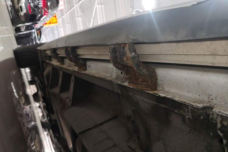 Used Cadillac XT5 2022 2.0T Four-Wheel Drive Luxury Version (Hummingbird Edition) Left Side Sill