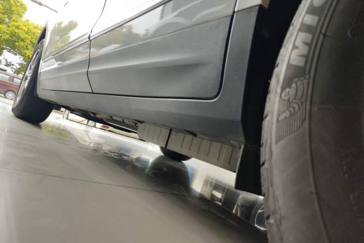 Used Cadillac XT5 2022 2.0T Two-Wheel Drive Luxury Version Left Side Sill