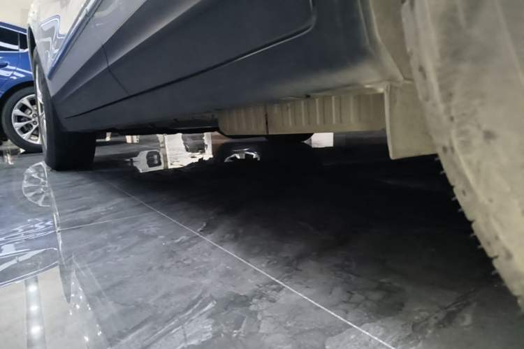 Used Cadillac XT5 2022 2.0T Two-Wheel Drive Luxury Version Left Side Sill