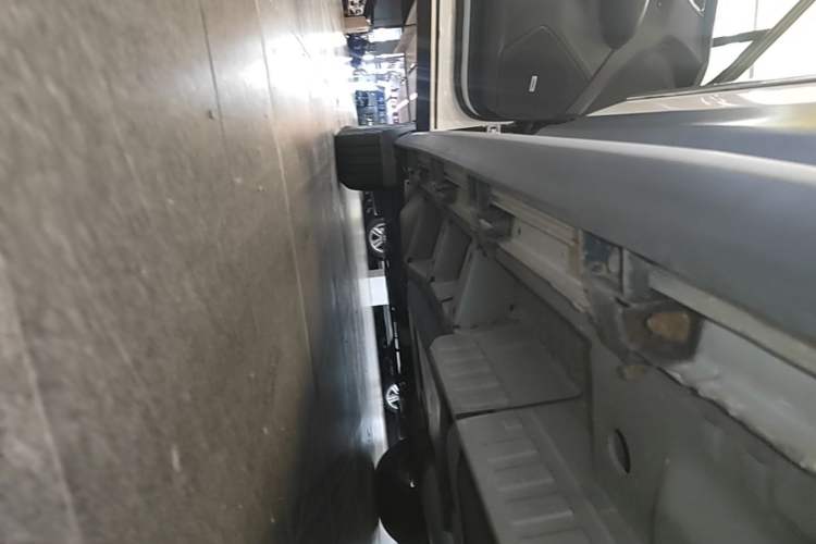 Used Cadillac XT5 2022 2.0T Four-Wheel Drive Luxury Version Left Side Sill