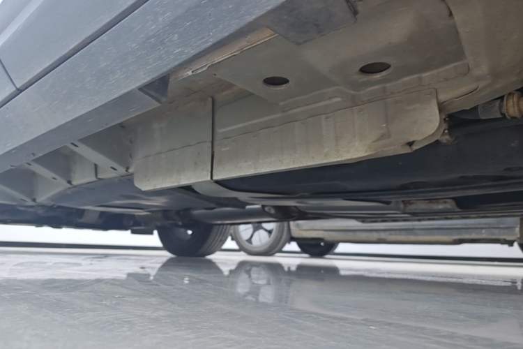 Used Cadillac XT5 2022 2.0T Four-Wheel Drive Luxury Version (Hummingbird Edition) Left Side Sill