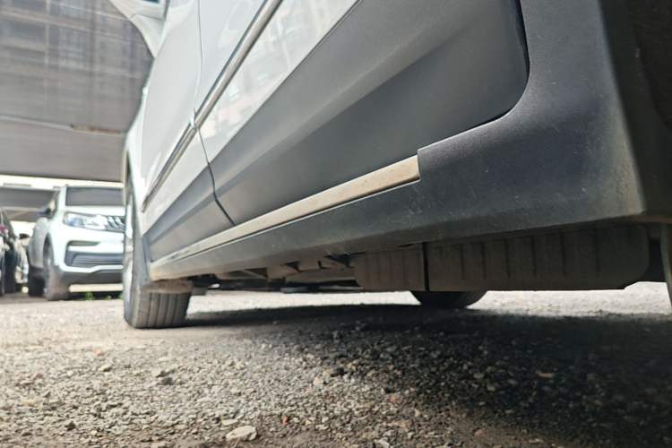 Used Cadillac XT5 2022 2.0T Two-Wheel Drive Luxury Version Left Side Sill