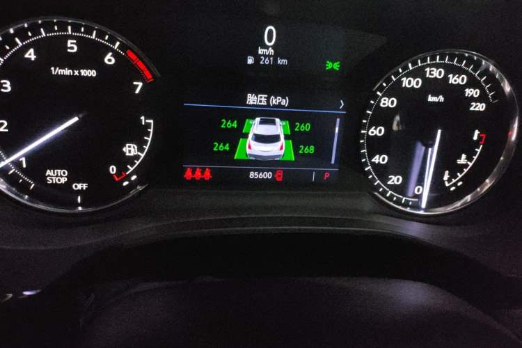 Used Cadillac XT5 2022 2.0T Two-Wheel Drive Luxury Version Odometer Close Up