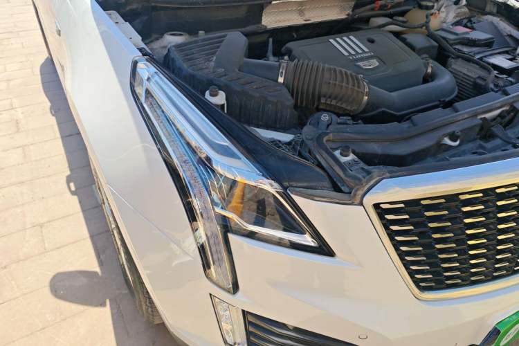 Used Cadillac XT5 2022 2.0T Two-Wheel Drive Luxury Version Right Front Headlight