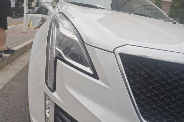 Used Cadillac XT5 2022 2.0T Four-Wheel Drive Premium Edition Right Front Headlight