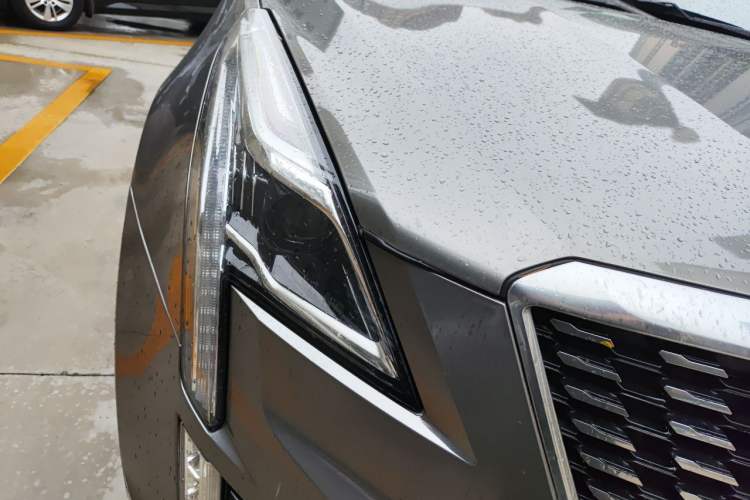 Used Cadillac XT5 2022 2.0T Two-Wheel Drive Luxury Version Right Front Headlight