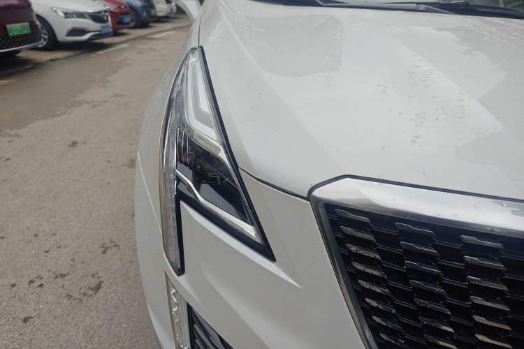 Used Cadillac XT5 2022 2.0T Two-Wheel Drive Luxury Version Right Front Headlight