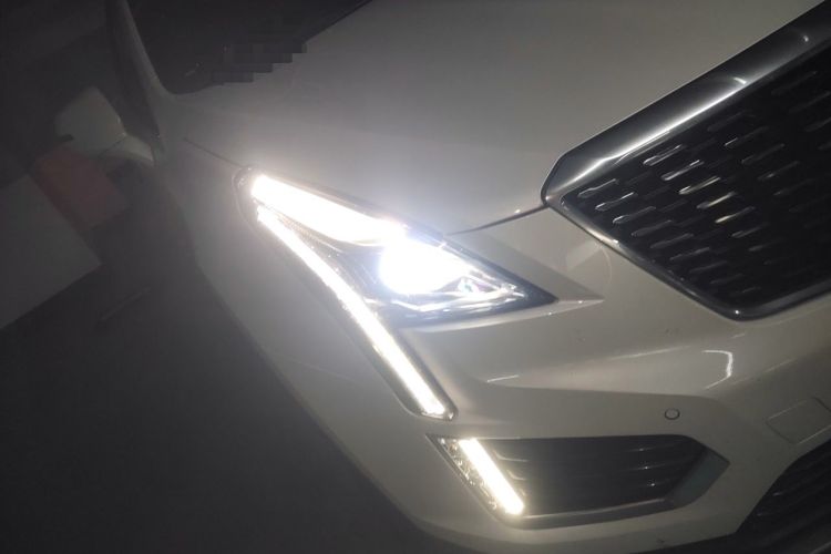 Used Cadillac XT5 2022 2.0T Two-Wheel Drive Luxury Version Right Front Headlight