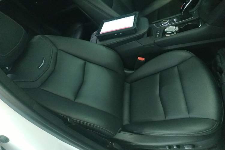 Used Cadillac XT5 2022 2.0T Two-Wheel Drive Luxury Version Right Front Seat