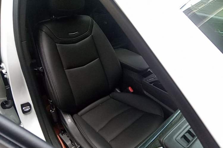 Used Cadillac XT5 2022 2.0T Two-Wheel Drive Luxury Version Right Front Seat