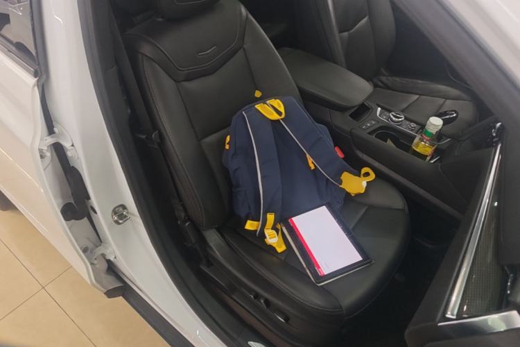 Used Cadillac XT5 2022 2.0T Four-Wheel Drive Luxury Version (Hummingbird Edition) Right Front Seat