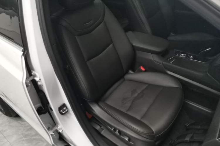 Used Cadillac XT5 2022 2.0T Two-Wheel Drive Luxury Version Right Front Seat
