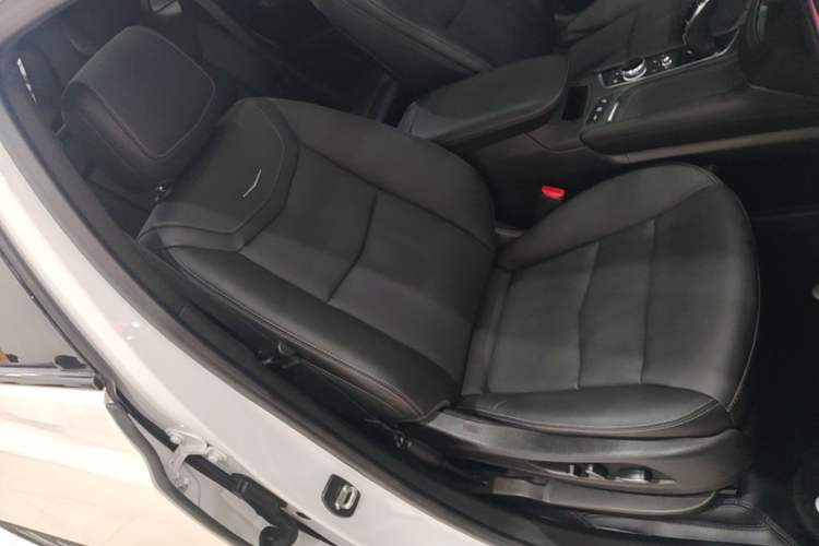 Used Cadillac XT5 2022 2.0T Four-Wheel Drive Luxury Version (Hummingbird Edition) Right Front Seat