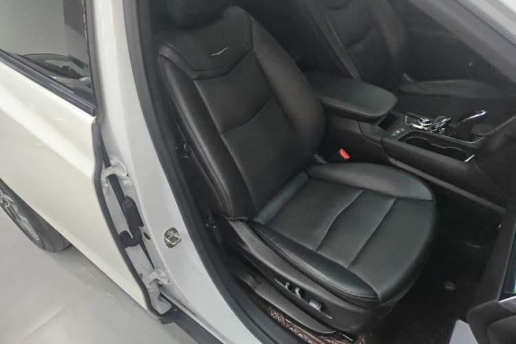 Used Cadillac XT5 2022 2.0T Four-Wheel Drive Luxury Version (Hummingbird Edition) Right Front Seat