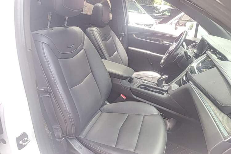 Used Cadillac XT5 2022 2.0T Four-Wheel Drive Luxury Version (Hummingbird Edition) Right Front Seat
