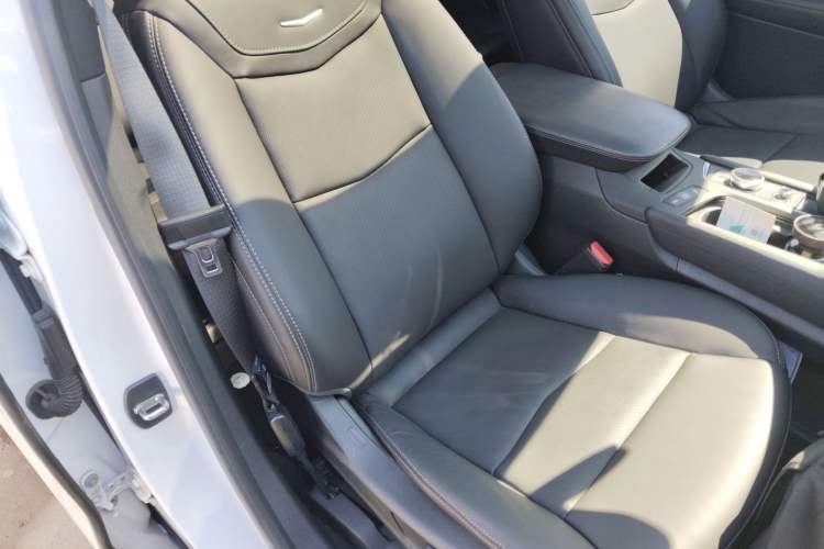 Used Cadillac XT5 2022 2.0T Four-Wheel Drive Luxury Version (Hummingbird Edition) Right Front Seat