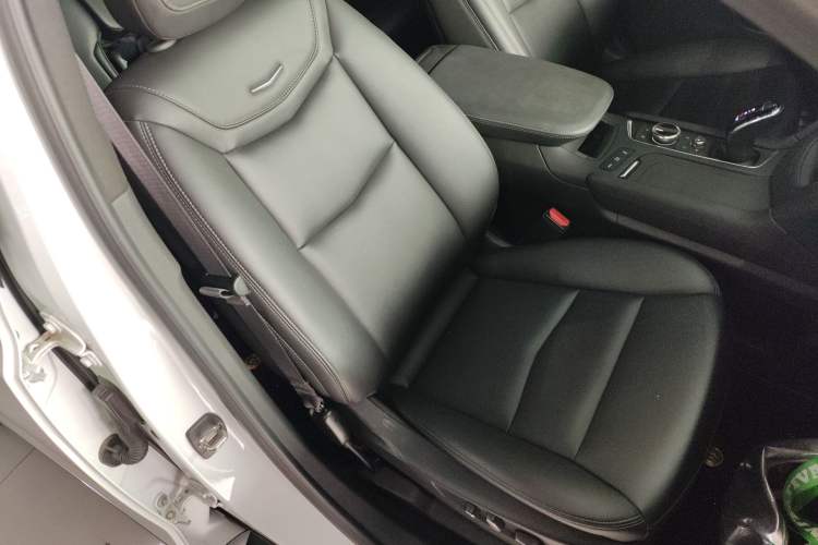 Used Cadillac XT5 2022 2.0T Two-Wheel Drive Luxury Version Right Front Seat