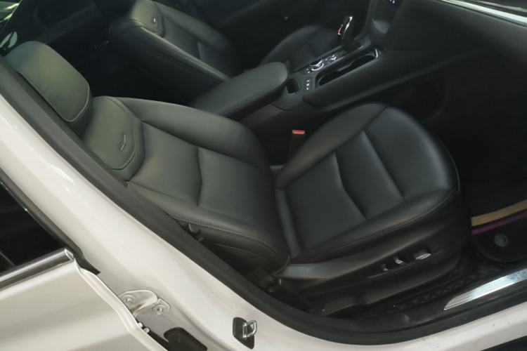 Used Cadillac XT5 2022 2.0T Two-Wheel Drive Luxury Version Right Front Seat