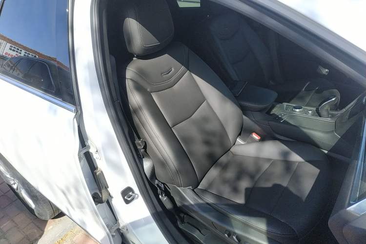 Used Cadillac XT5 2022 2.0T Two-Wheel Drive Luxury Version Right Front Seat