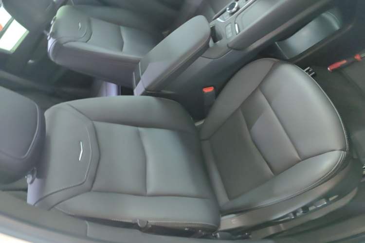 Used Cadillac XT5 2022 2.0T Four-Wheel Drive Luxury Version (Hummingbird Edition) Right Front Seat