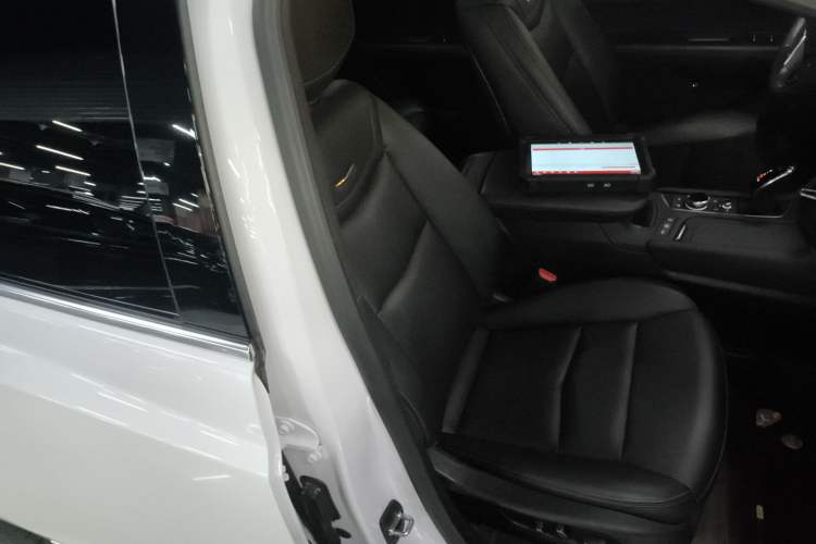 Used Cadillac XT5 2022 2.0T Two-Wheel Drive Luxury Version Right Front Seat