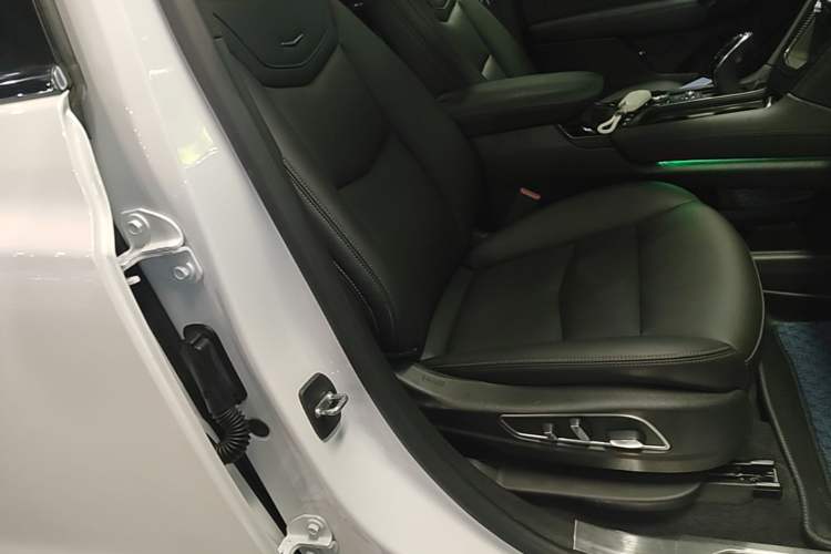 Used Cadillac XT5 2022 2.0T Four-Wheel Drive Luxury Version Right Front Seat