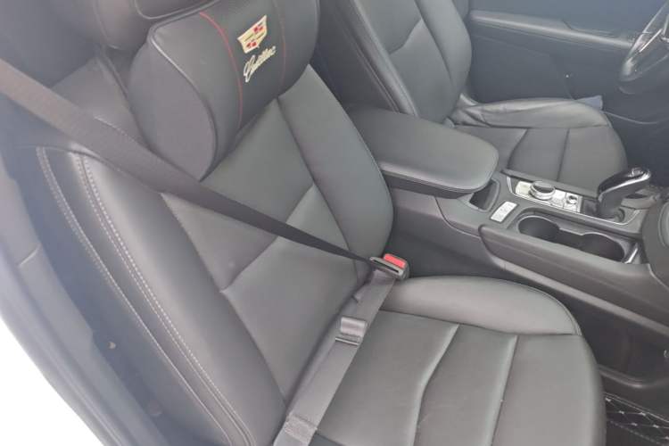 Used Cadillac XT5 2022 2.0T Four-Wheel Drive Luxury Version (Hummingbird Edition) Right Front Seat