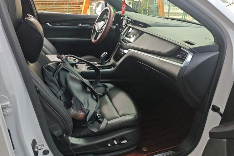 Used Cadillac XT5 2022 2.0T Two-Wheel Drive Luxury Version Right Front Seat
