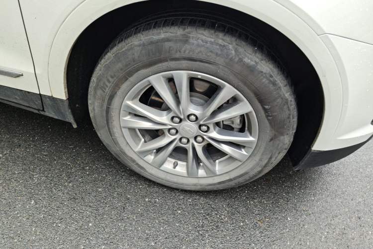 Used Cadillac XT5 2022 2.0T Two-Wheel Drive Luxury Version Right Front Wheel Hub