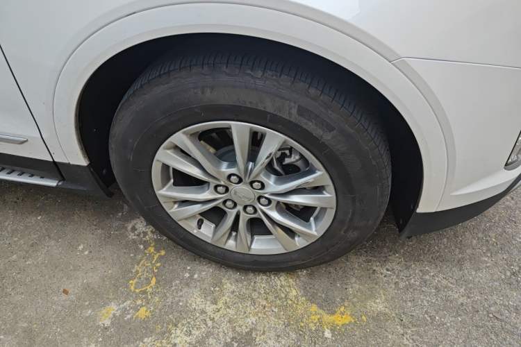 Used Cadillac XT5 2022 2.0T Two-Wheel Drive Luxury Version Right Front Wheel Hub