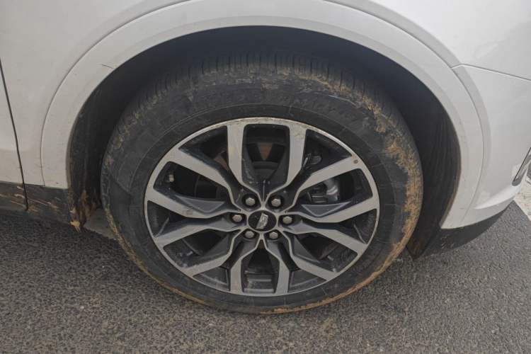 Used Cadillac XT5 2022 2.0T Four-Wheel Drive Premium Edition Right Front Wheel Hub