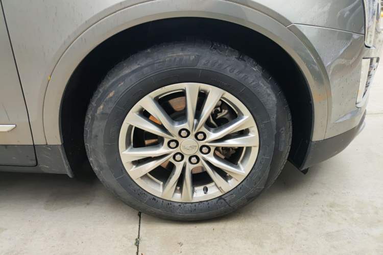 Used Cadillac XT5 2022 2.0T Two-Wheel Drive Luxury Version Right Front Wheel Hub