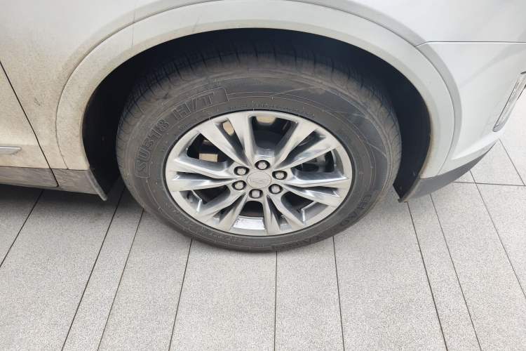 Used Cadillac XT5 2022 2.0T Two-Wheel Drive Luxury Version Right Front Wheel Hub