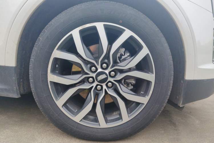 Used Cadillac XT5 2022 2.0T Four-Wheel Drive Premium Edition Right Front Wheel Hub