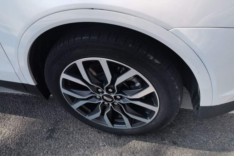 Used Cadillac XT5 2022 2.0T Four-Wheel Drive Luxury Version (Hummingbird Edition) Right Front Wheel Hub